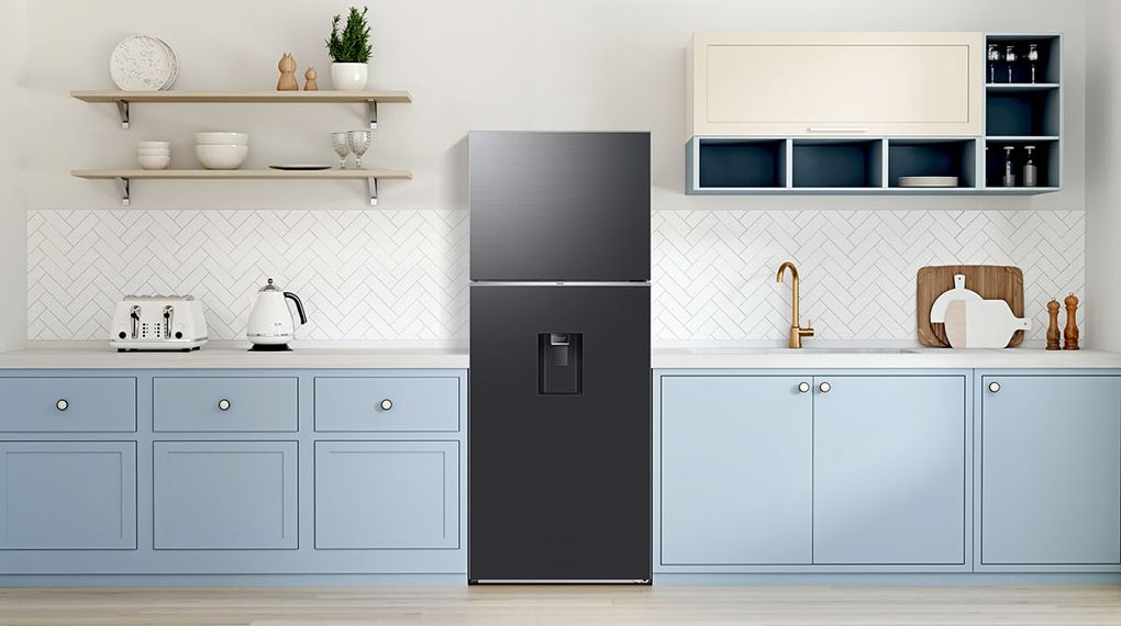 Tủ lạnh Samsung RT42CG6584B1SV được thiết kế với kiểu dáng phẳng hiện đại