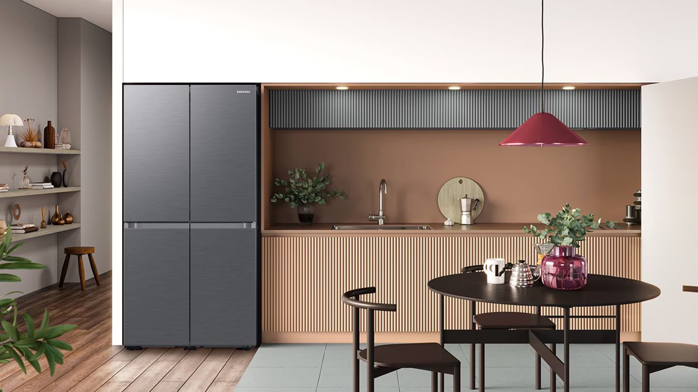 Samsung RF59C700ES9/SV nằm trong dòng tủ MultiDoor 4 cánh hiện đại đầy sang trọng