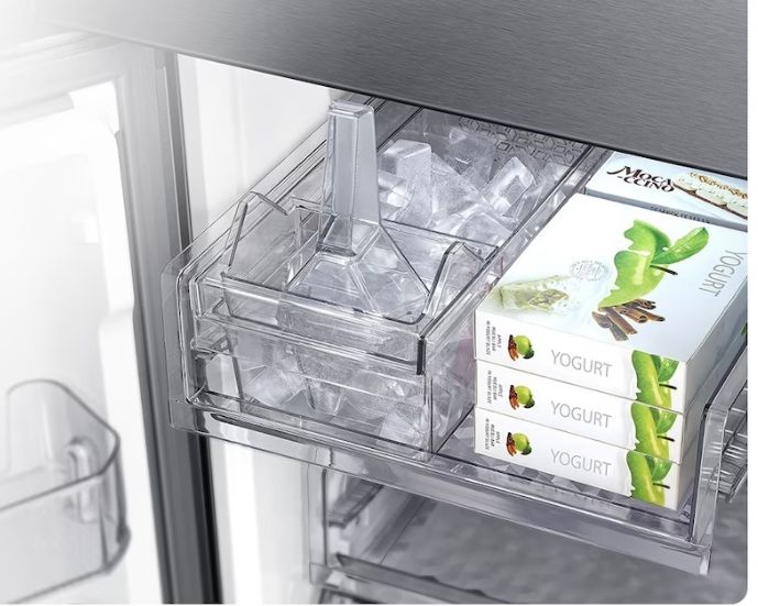 Chức năng làm đá tự động trực tiếp tích hợp ngay bên trong tủ