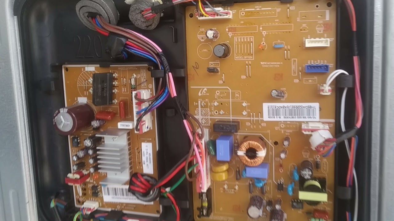 Nguyên nhân tủ lạnh Samsung không mát? Cách khắc phục 8 Board mạch điều khiển bị hỏng